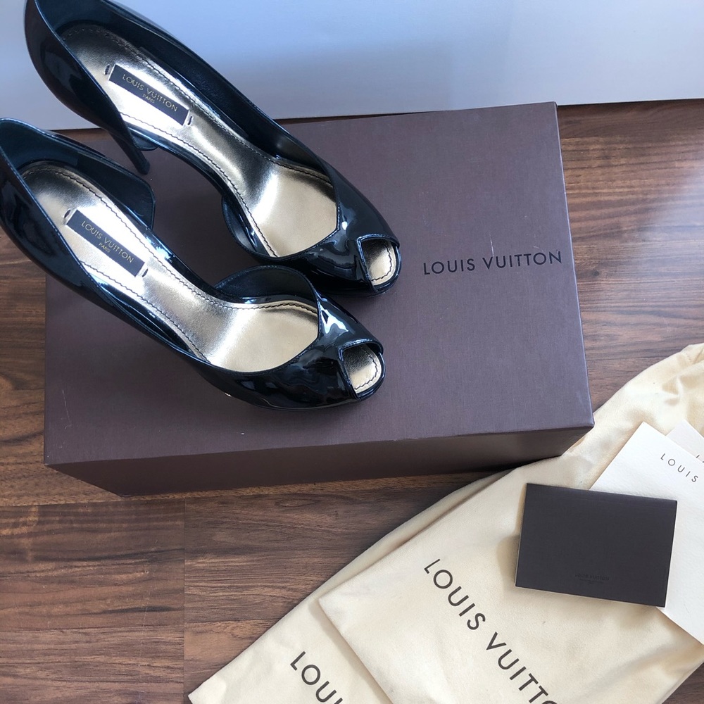 Louis Vuitton Black Patent Leather Pumps 🖤⚜️ - Picture 2 of 16